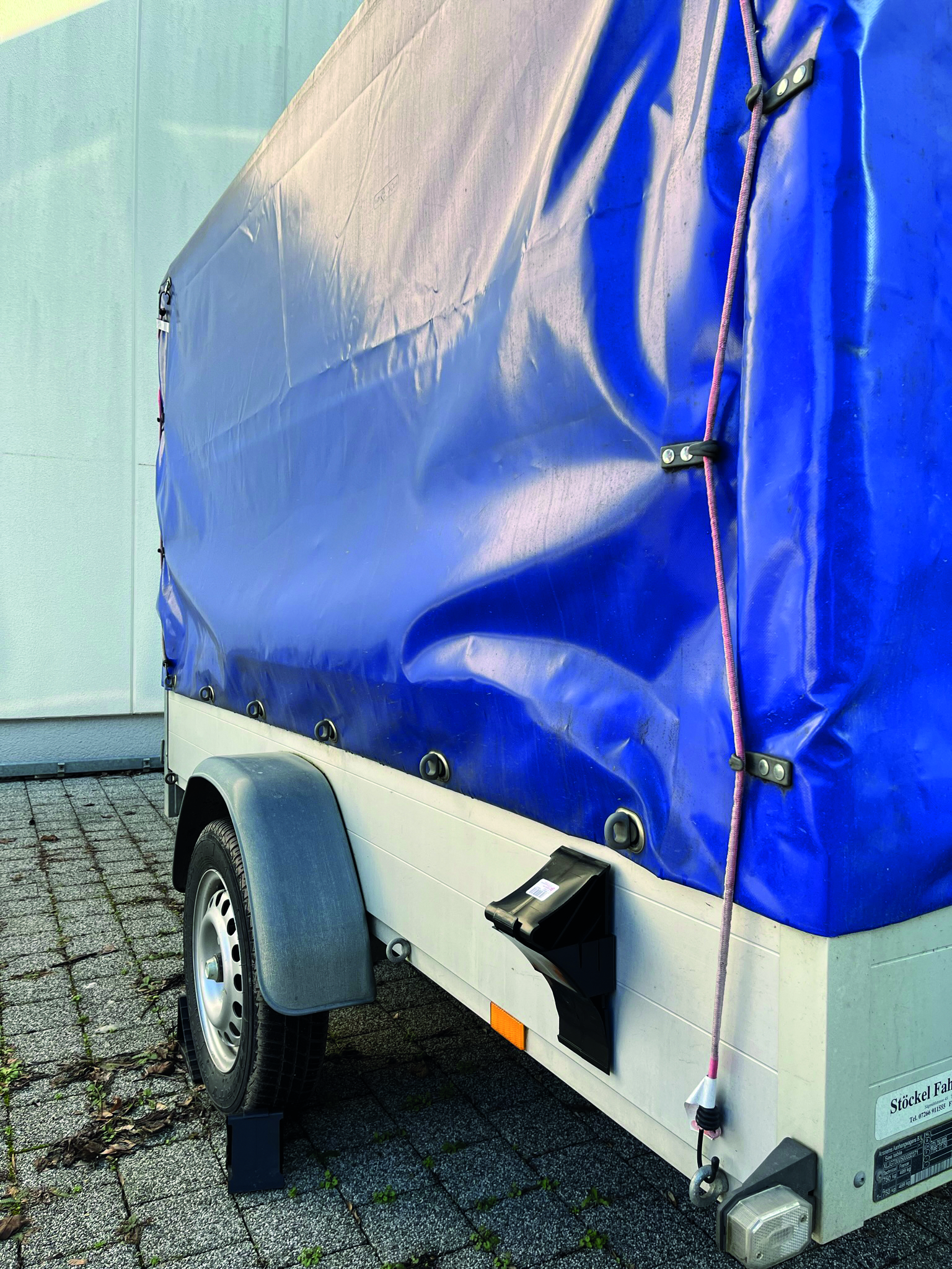 Unterlegkeil inklusive Halter